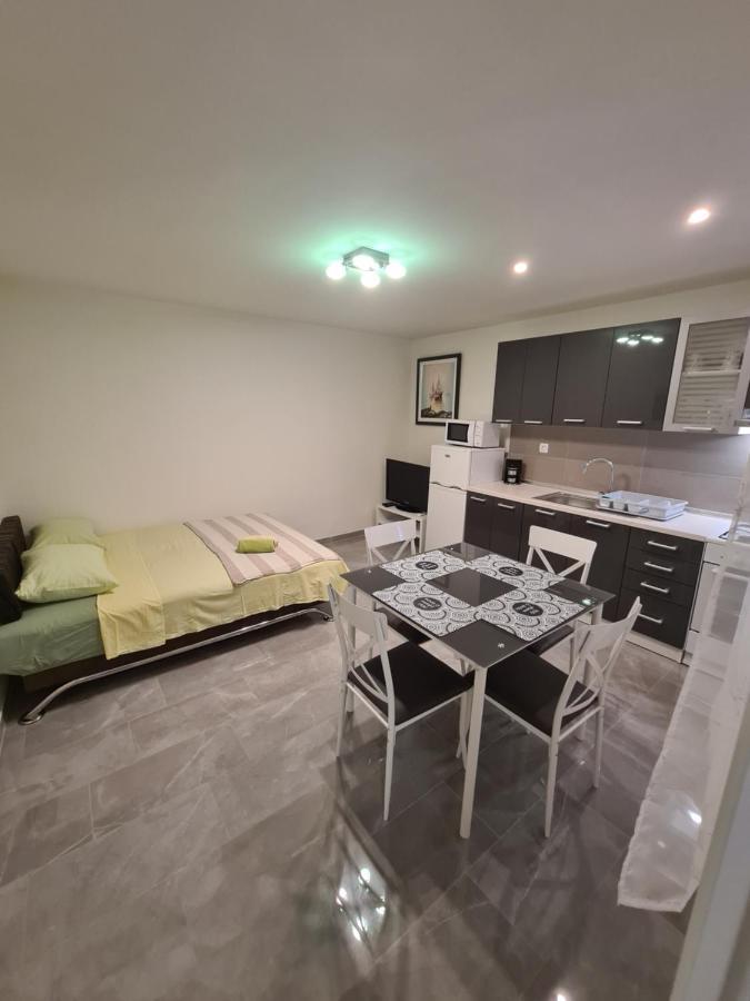 Apartments Kresan Sukosan Luaran gambar