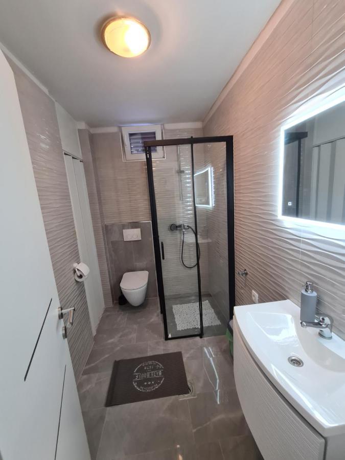 Apartments Kresan Sukosan Luaran gambar