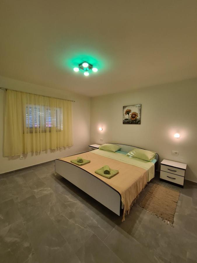 Apartments Kresan Sukosan Luaran gambar