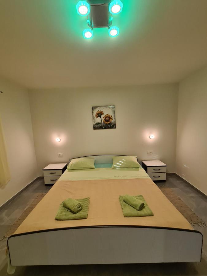Apartments Kresan Sukosan Luaran gambar